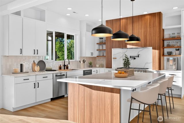 1642 205th Place NE, Sammamish, WA 98074