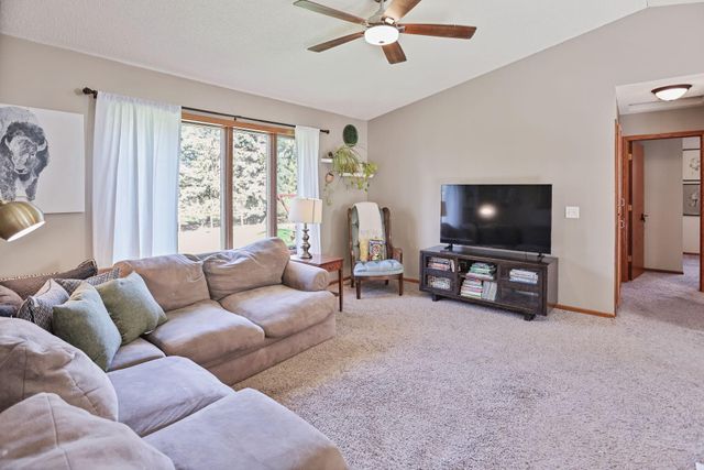 1015 Ferndale Street S, Maplewood, MN 55119