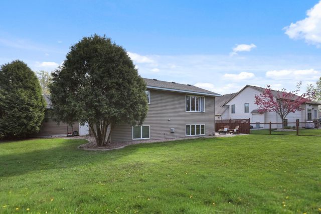 1015 Ferndale Street S, Maplewood, MN 55119