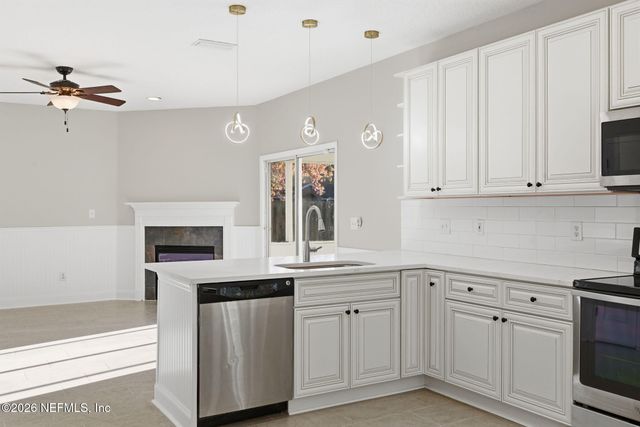 13983 SUMMER BREEZE Drive, Jacksonville, FL 32218