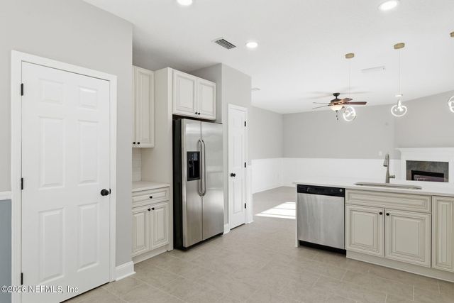 13983 SUMMER BREEZE Drive, Jacksonville, FL 32218