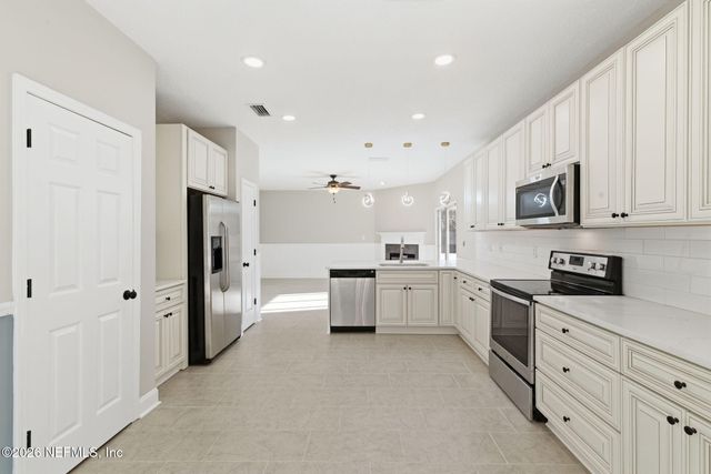 13983 SUMMER BREEZE Drive, Jacksonville, FL 32218