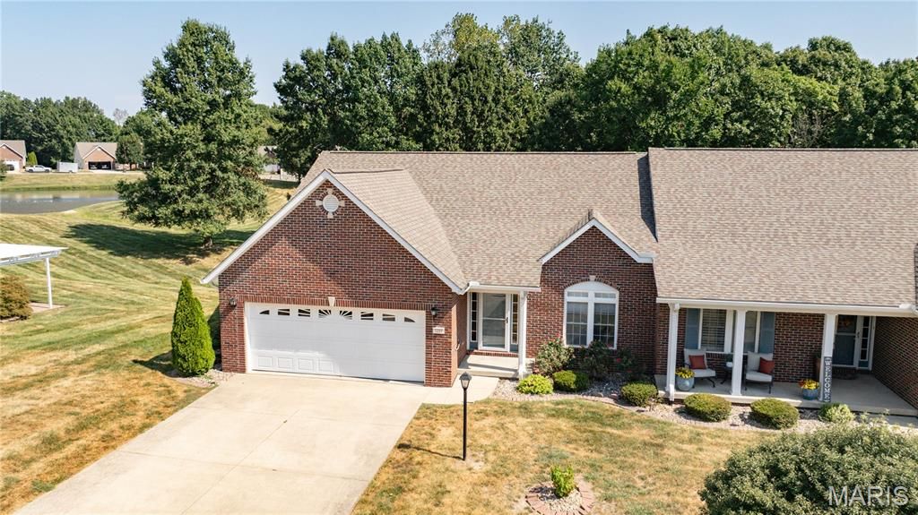 Image 2 of property listing at 5219 Willis Avenue, Godfrey, IL 62035