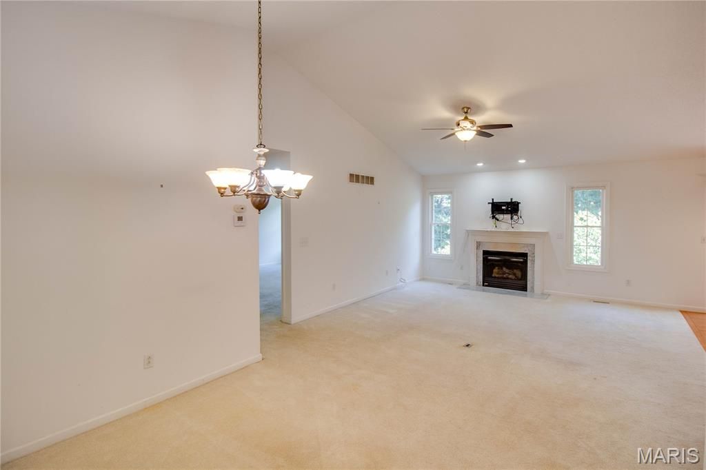 Image 12 of property listing at 5219 Willis Avenue, Godfrey, IL 62035