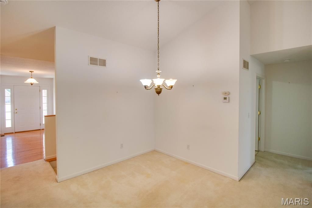 Image 13 of property listing at 5219 Willis Avenue, Godfrey, IL 62035