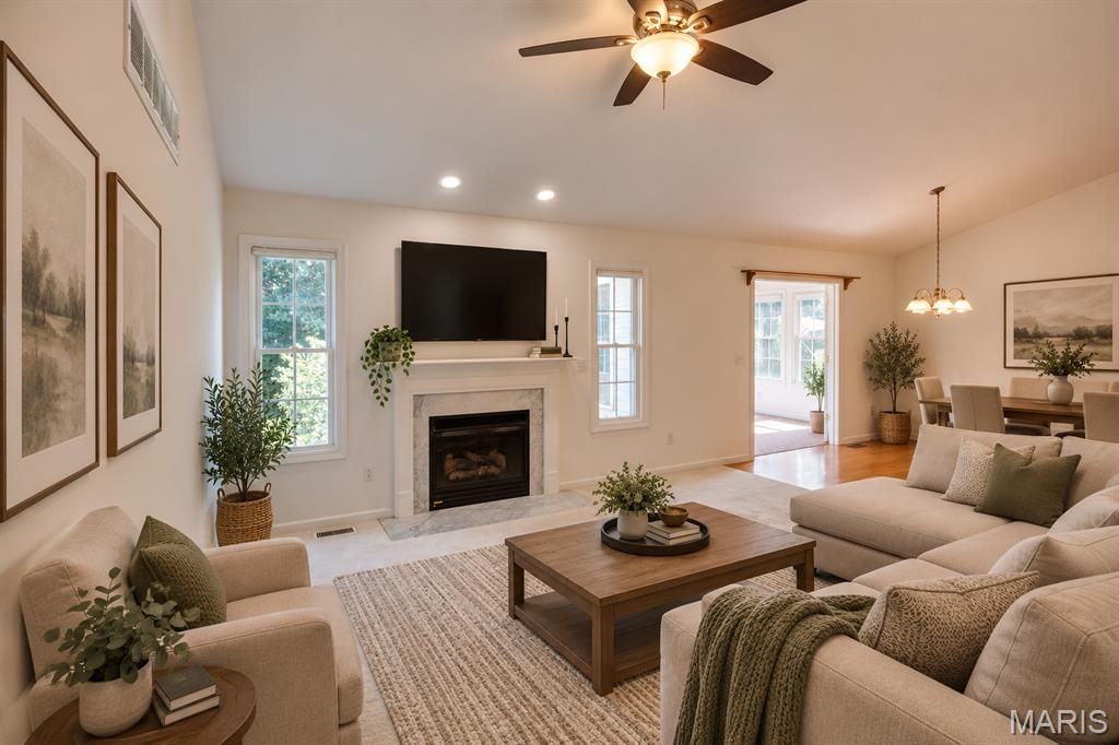 Image 15 of property listing at 5219 Willis Avenue, Godfrey, IL 62035
