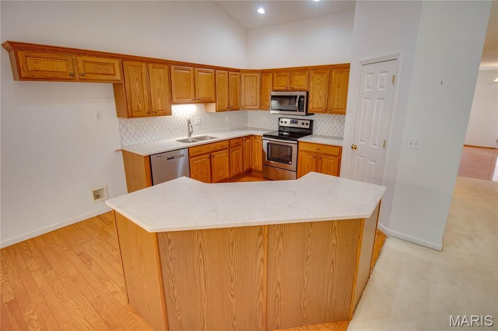 Image 18 of property listing at 5219 Willis Avenue, Godfrey, IL 62035