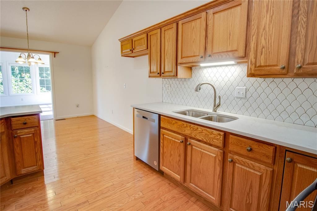 Image 20 of property listing at 5219 Willis Avenue, Godfrey, IL 62035
