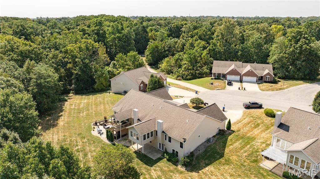 Image 3 of property listing at 5219 Willis Avenue, Godfrey, IL 62035