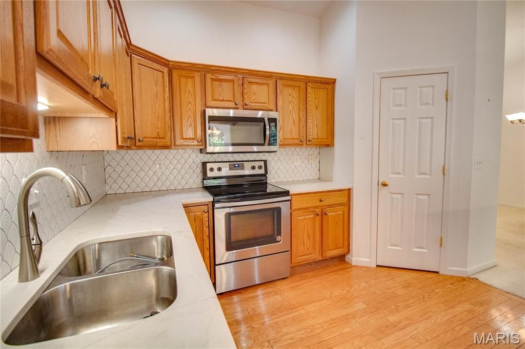 Image 21 of property listing at 5219 Willis Avenue, Godfrey, IL 62035