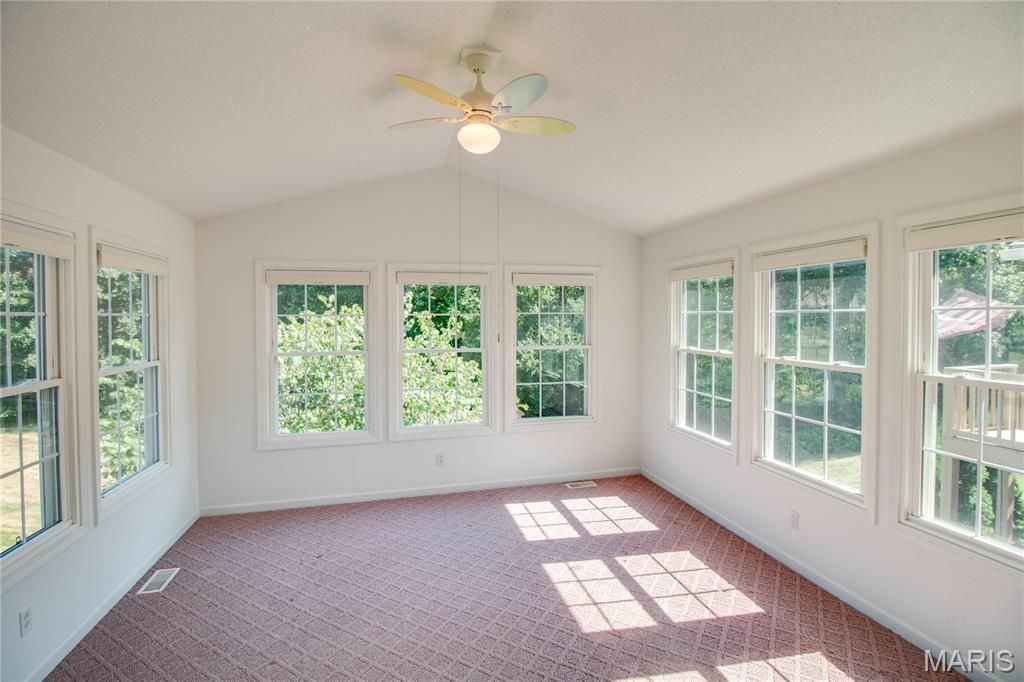 Image 27 of property listing at 5219 Willis Avenue, Godfrey, IL 62035