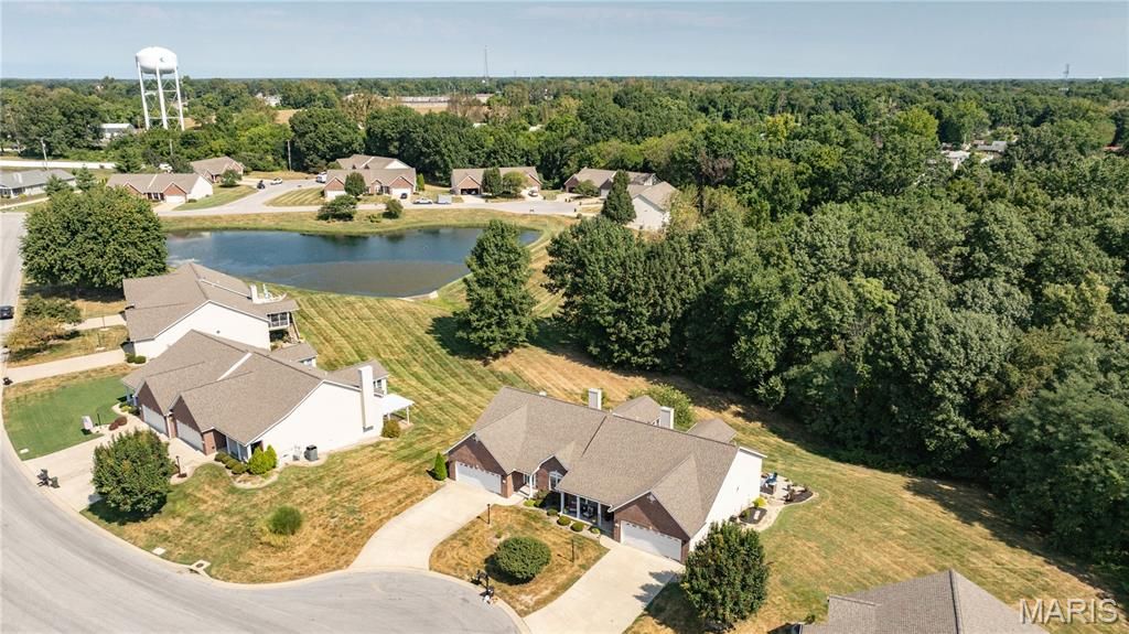 Image 4 of property listing at 5219 Willis Avenue, Godfrey, IL 62035