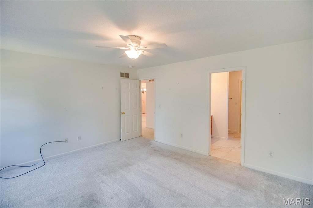 Image 33 of property listing at 5219 Willis Avenue, Godfrey, IL 62035