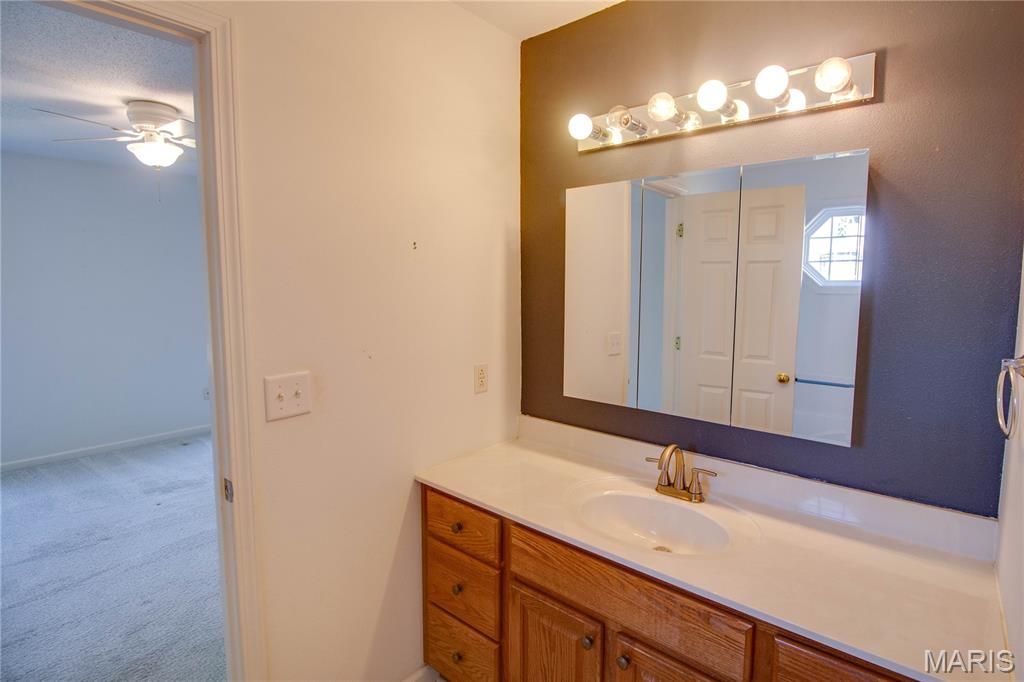 Image 37 of property listing at 5219 Willis Avenue, Godfrey, IL 62035