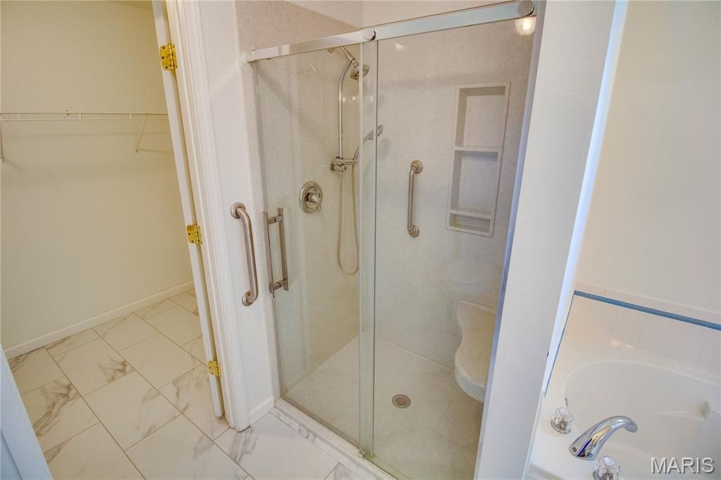 Image 38 of property listing at 5219 Willis Avenue, Godfrey, IL 62035
