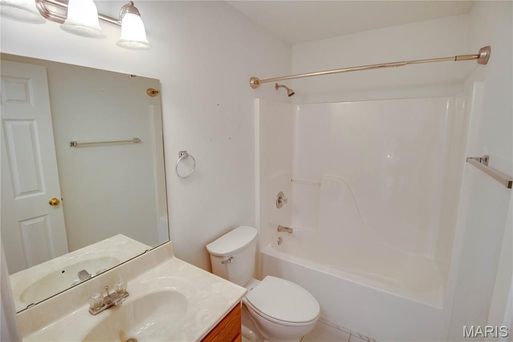 Image 44 of property listing at 5219 Willis Avenue, Godfrey, IL 62035