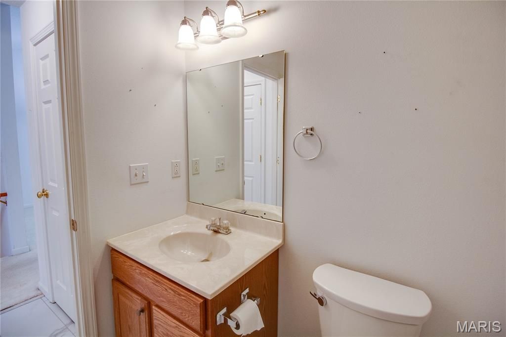 Image 45 of property listing at 5219 Willis Avenue, Godfrey, IL 62035