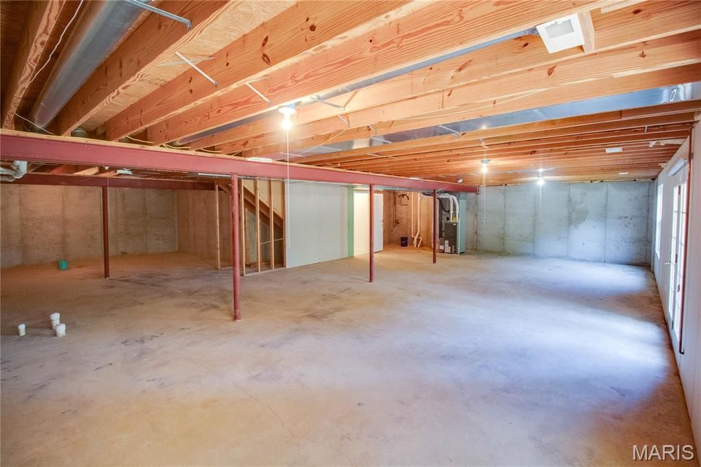 Image 47 of property listing at 5219 Willis Avenue, Godfrey, IL 62035
