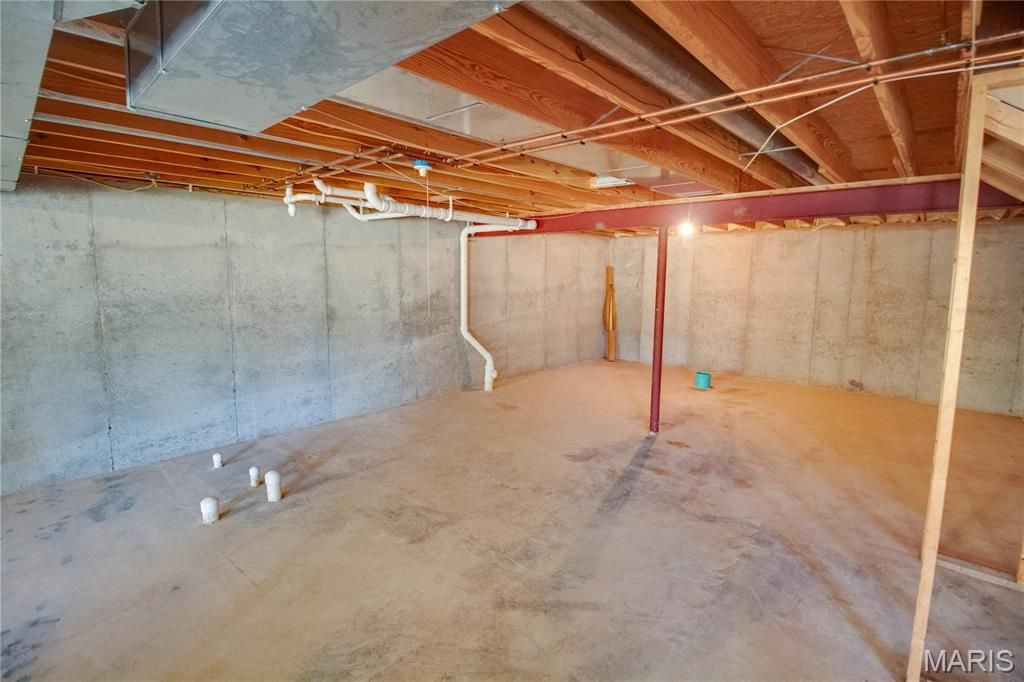 Image 48 of property listing at 5219 Willis Avenue, Godfrey, IL 62035