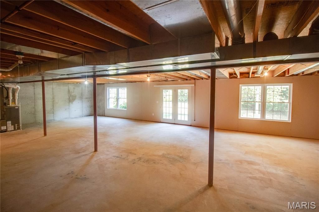 Image 49 of property listing at 5219 Willis Avenue, Godfrey, IL 62035