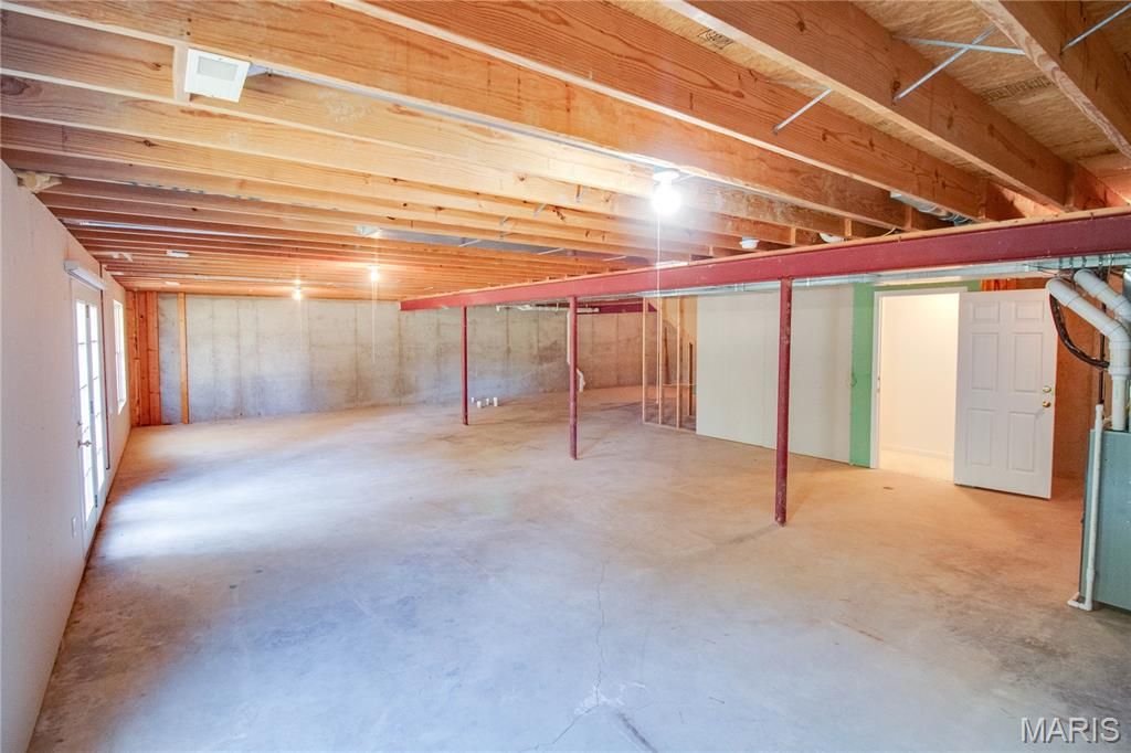 Image 51 of property listing at 5219 Willis Avenue, Godfrey, IL 62035