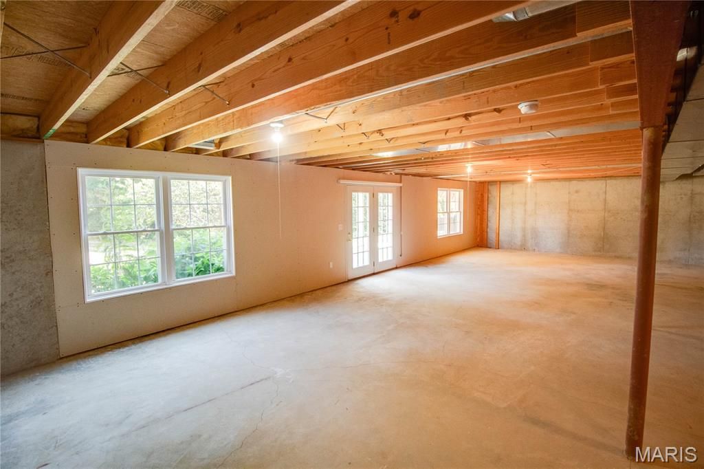 Image 52 of property listing at 5219 Willis Avenue, Godfrey, IL 62035