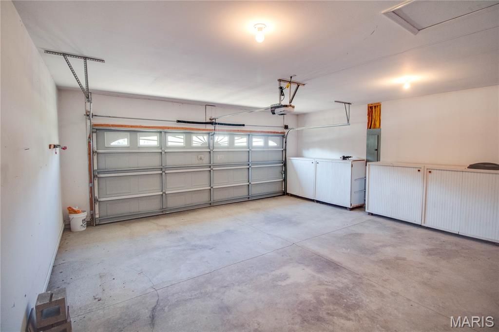 Image 53 of property listing at 5219 Willis Avenue, Godfrey, IL 62035