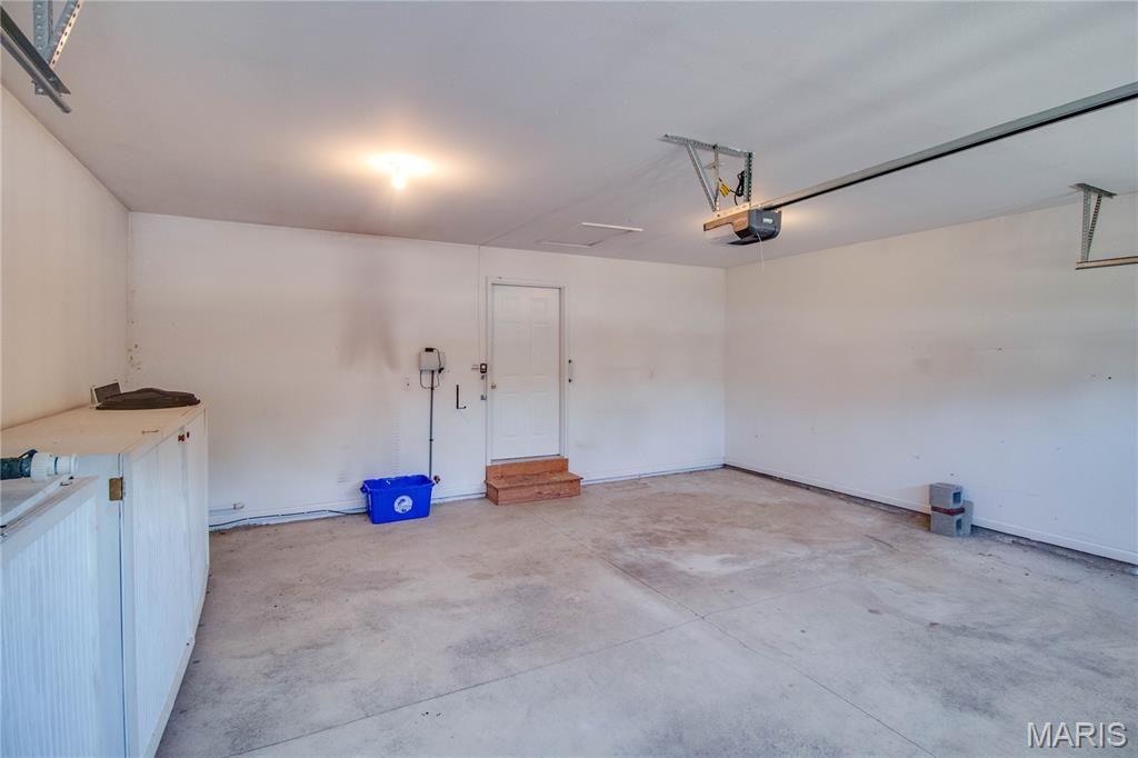Image 54 of property listing at 5219 Willis Avenue, Godfrey, IL 62035