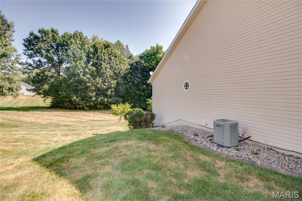 Image 55 of property listing at 5219 Willis Avenue, Godfrey, IL 62035