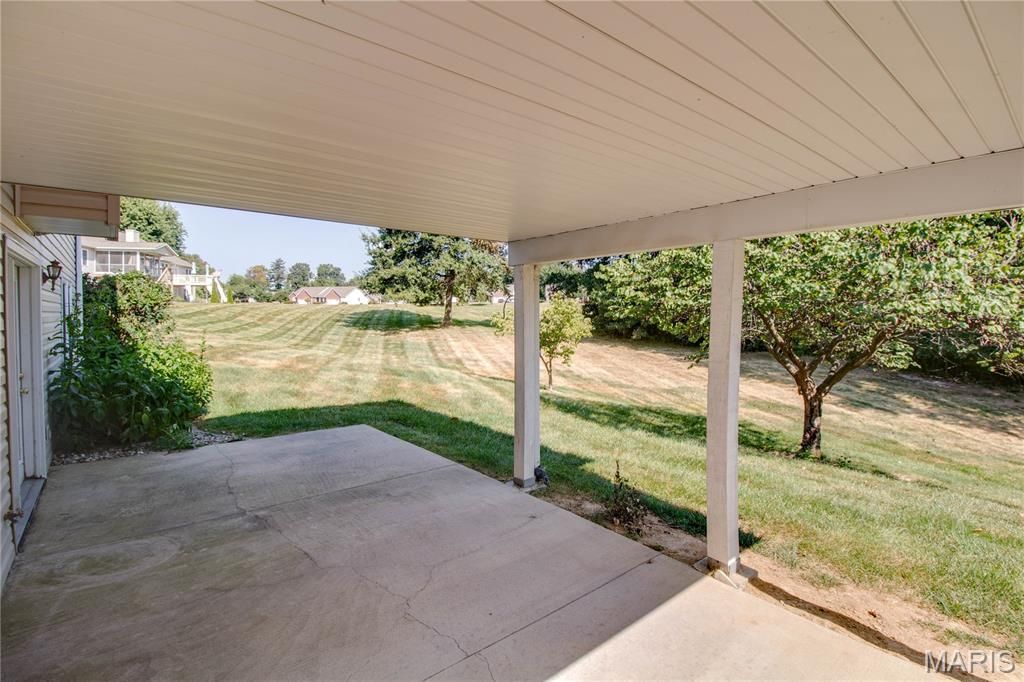 Image 59 of property listing at 5219 Willis Avenue, Godfrey, IL 62035