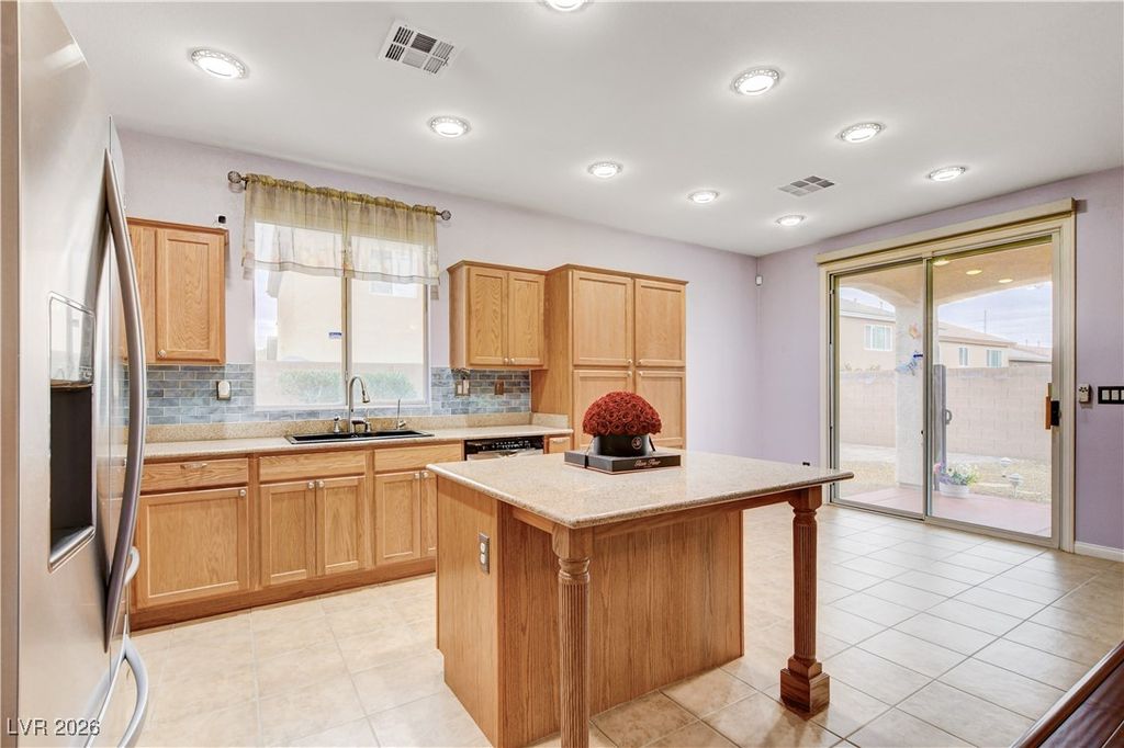 Image 14 of property listing at 7746 Tree Lane Peak Court, Las Vegas, NV 89166