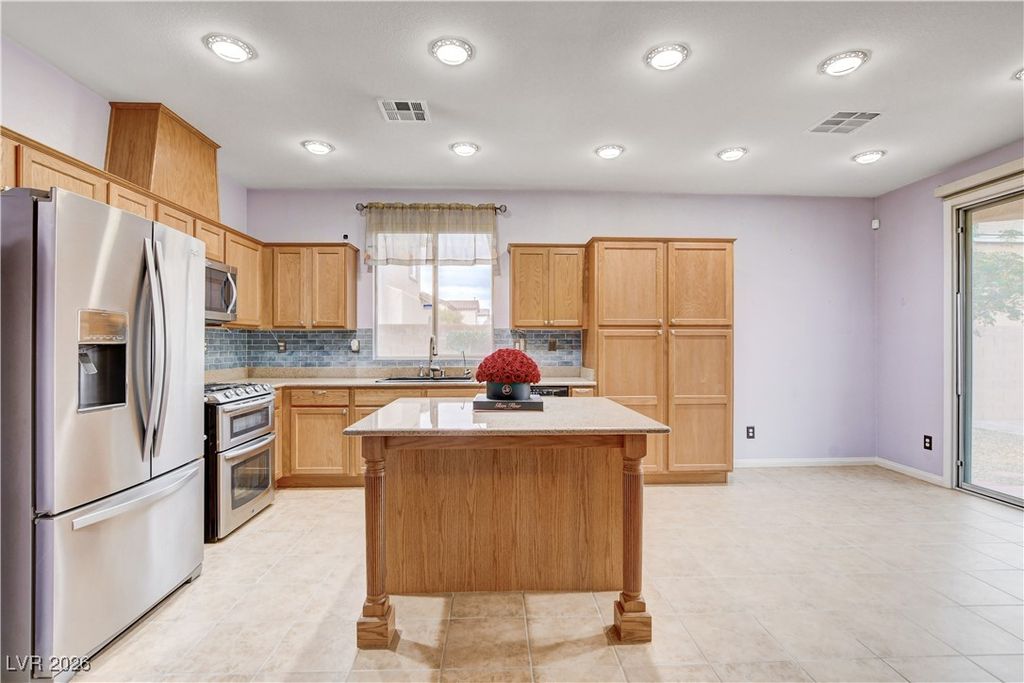 Image 15 of property listing at 7746 Tree Lane Peak Court, Las Vegas, NV 89166