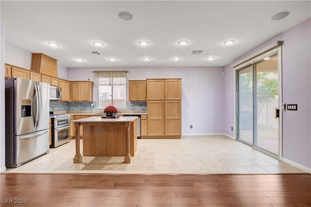 Image 16 of property listing at 7746 Tree Lane Peak Court, Las Vegas, NV 89166