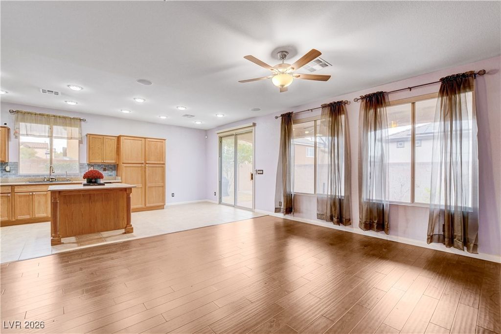 Image 24 of property listing at 7746 Tree Lane Peak Court, Las Vegas, NV 89166