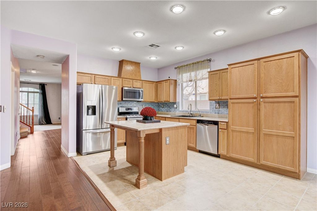 Image 7 of property listing at 7746 Tree Lane Peak Court, Las Vegas, NV 89166