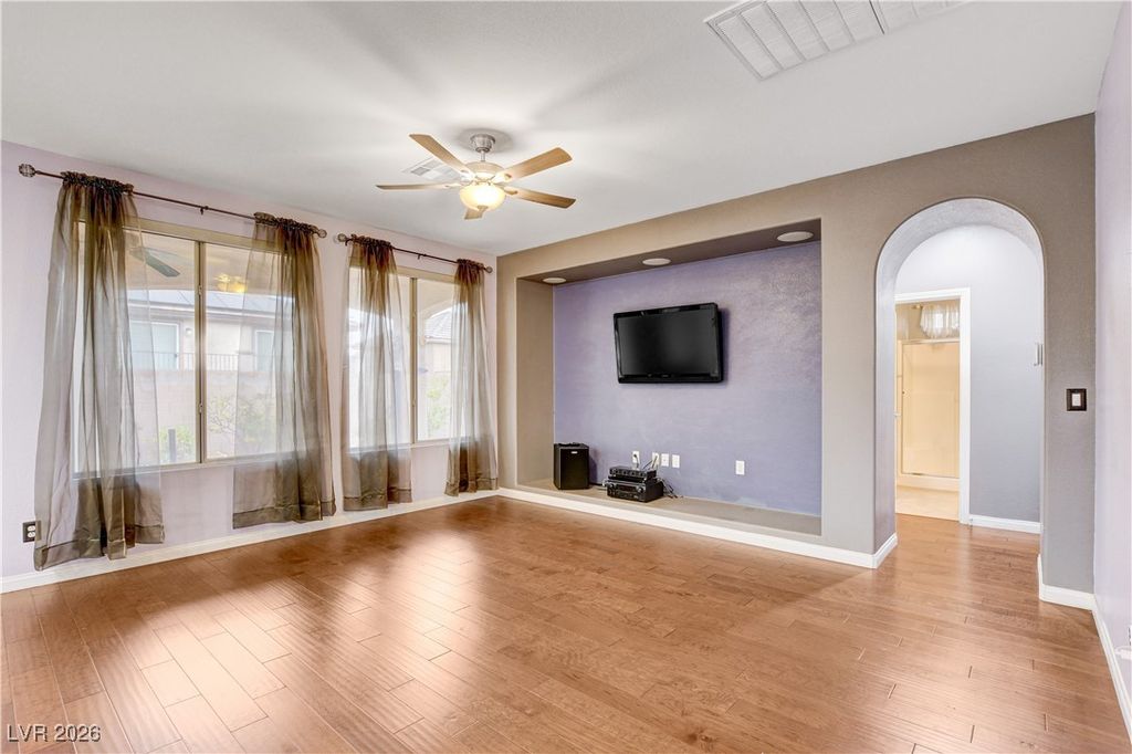 Image 8 of property listing at 7746 Tree Lane Peak Court, Las Vegas, NV 89166