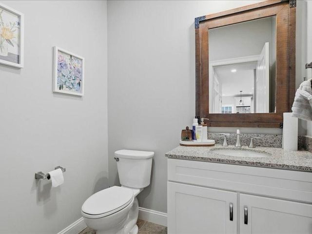 02 Aspen Dr, Pelham, NH 03076