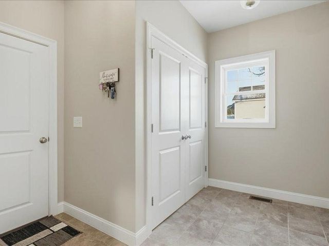 02 Aspen Dr, Pelham, NH 03076