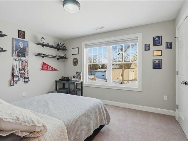 02 Aspen Dr, Pelham, NH 03076