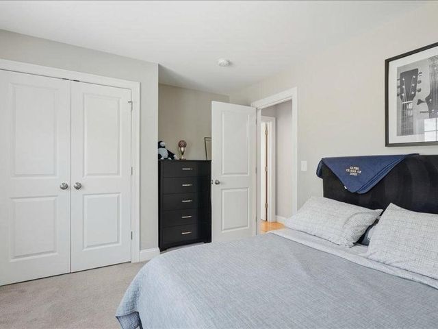 02 Aspen Dr, Pelham, NH 03076