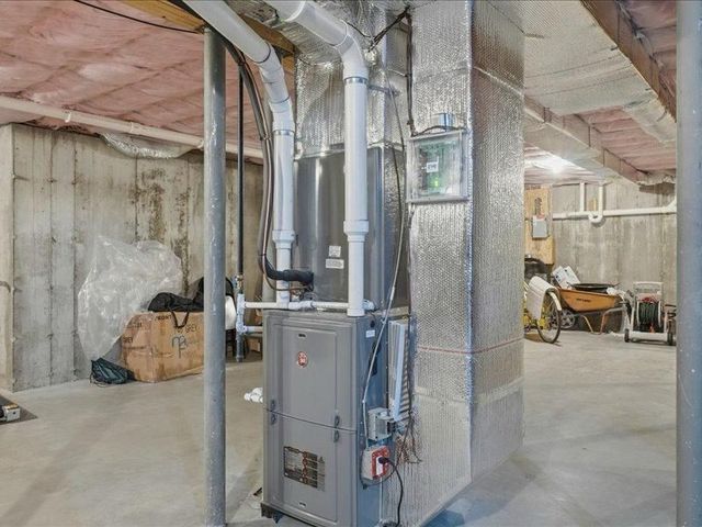 02 Aspen Dr, Pelham, NH 03076