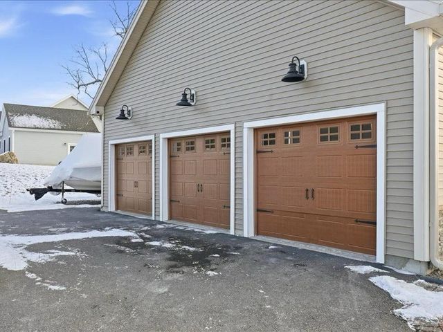 02 Aspen Dr, Pelham, NH 03076