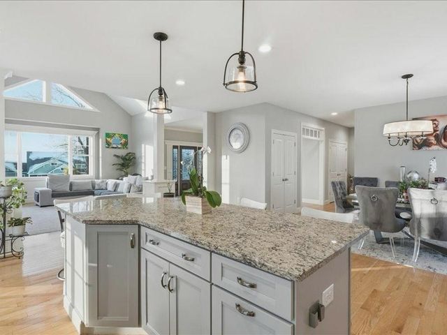 02 Aspen Dr, Pelham, NH 03076