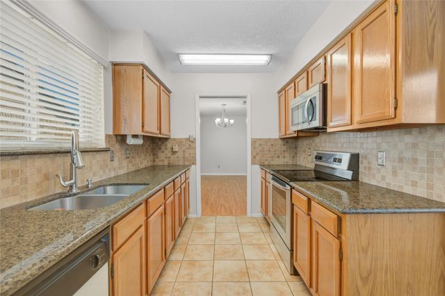 16739 Selder Drive, Friendswood, TX 77546