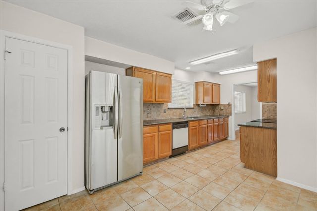 16739 Selder Drive, Friendswood, TX 77546