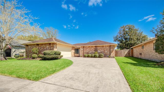 16739 Selder Drive, Friendswood, TX 77546