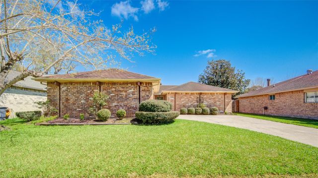 16739 Selder Drive, Friendswood, TX 77546