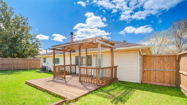 16739 Selder Drive, Friendswood, TX 77546