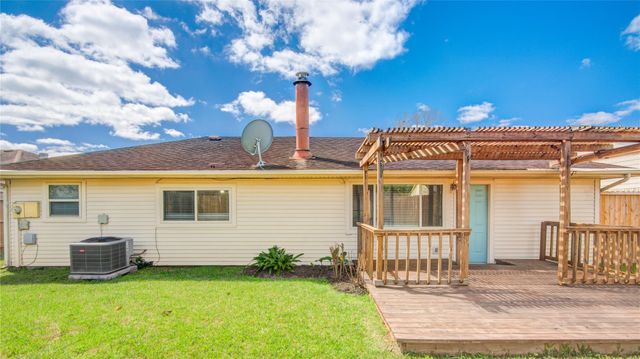 16739 Selder Drive, Friendswood, TX 77546