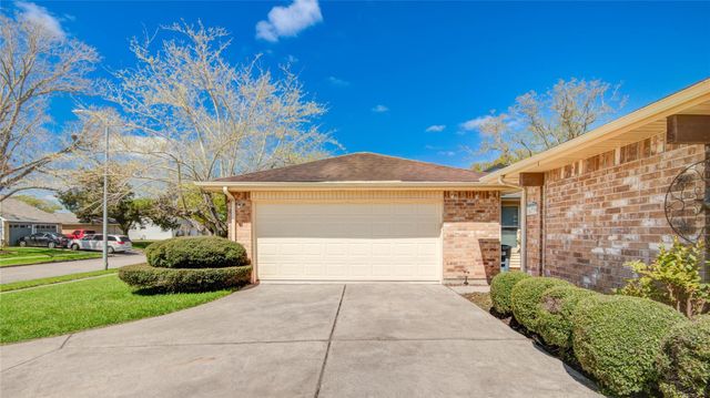 16739 Selder Drive, Friendswood, TX 77546
